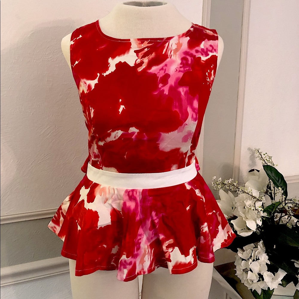 NWT Romeo & Juliet Couture Sleeveless Blouse w/ open back & hidden zip. sz Small